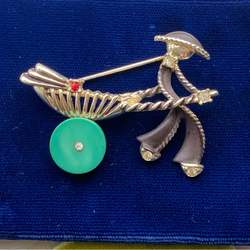 Vintage Rickshaw Driver Green Wheel Gold-Tone Brooch Pin
